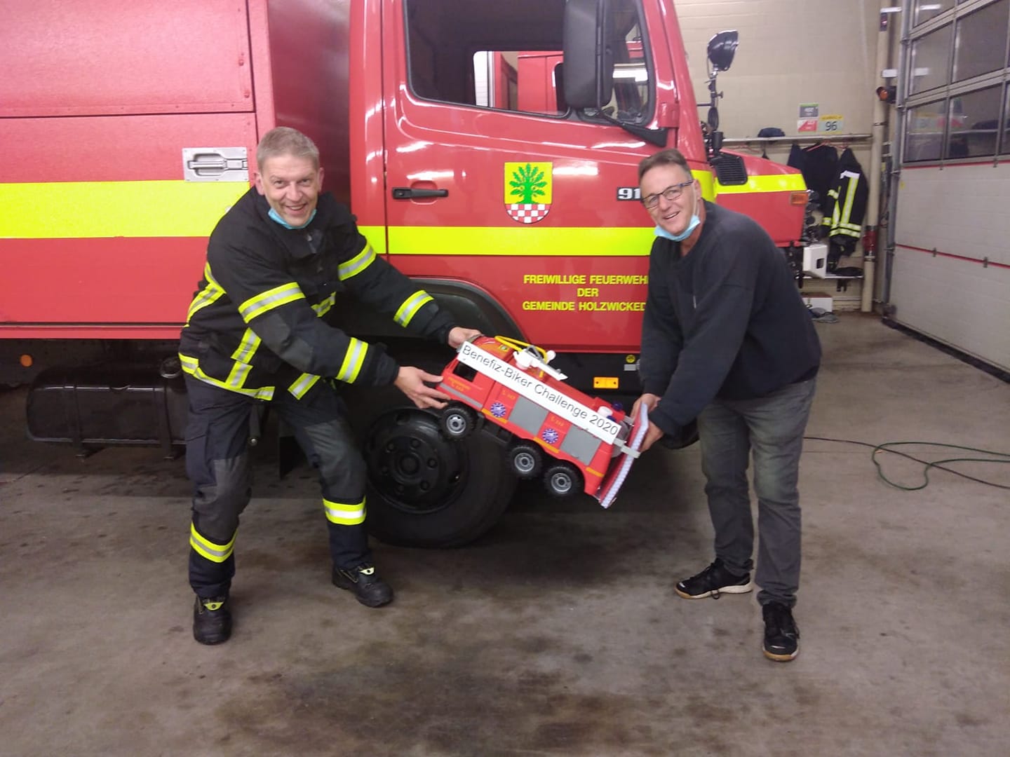 Übergabe des XXL Feuerwehrautos an die Freiwillige Feuerwehr Holzwicke