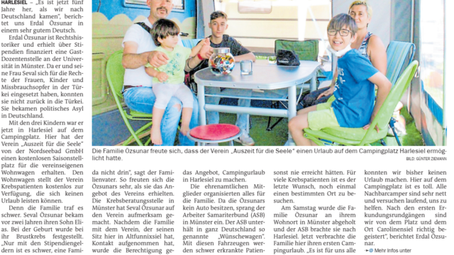 Familie Özsunar beim Einzug in den Wohnwagen
Foto: Günter Ziemann